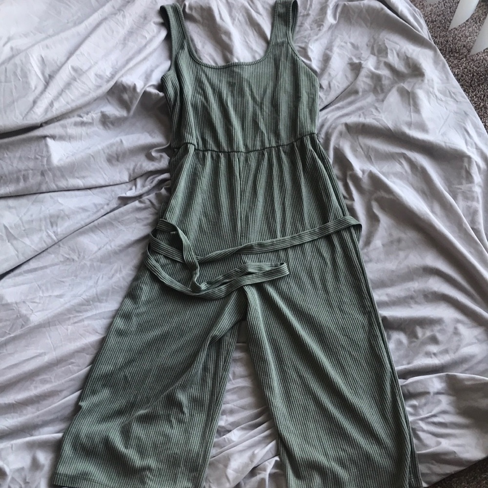 Cute Green Jumpsuit with Belt